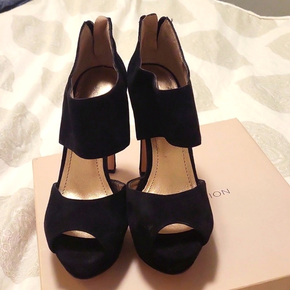 EUC with Box BCBGeneration Helara Suede Platform Peeptoe Heels - Picture 5 of 11